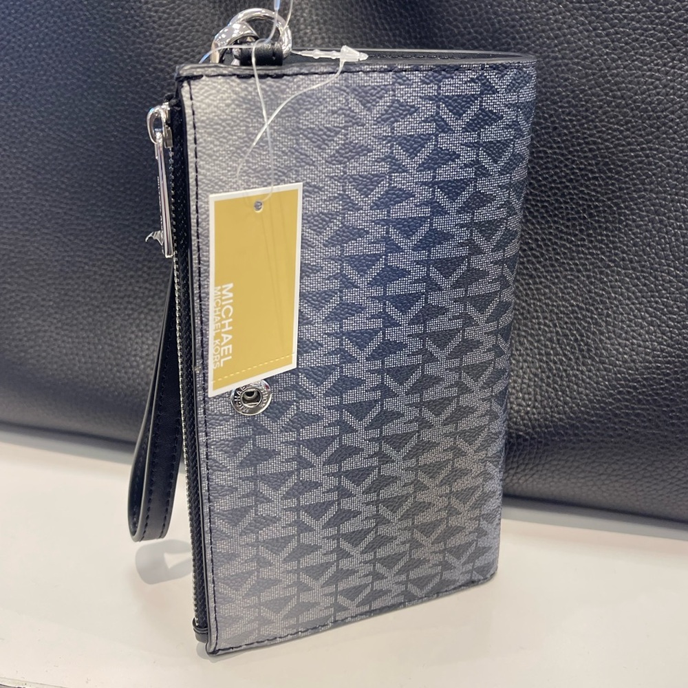 MICHAEL KORS Jet Set Lg Ombré Signature Logo Double Zip Wristlet Wallet 
Black - Picture 9 of 16